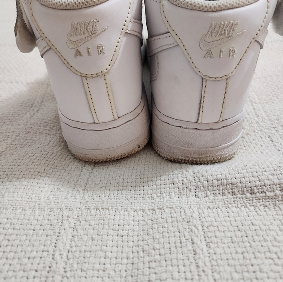 Air Force 1 Youth Size 7 - Picture 7 of 9